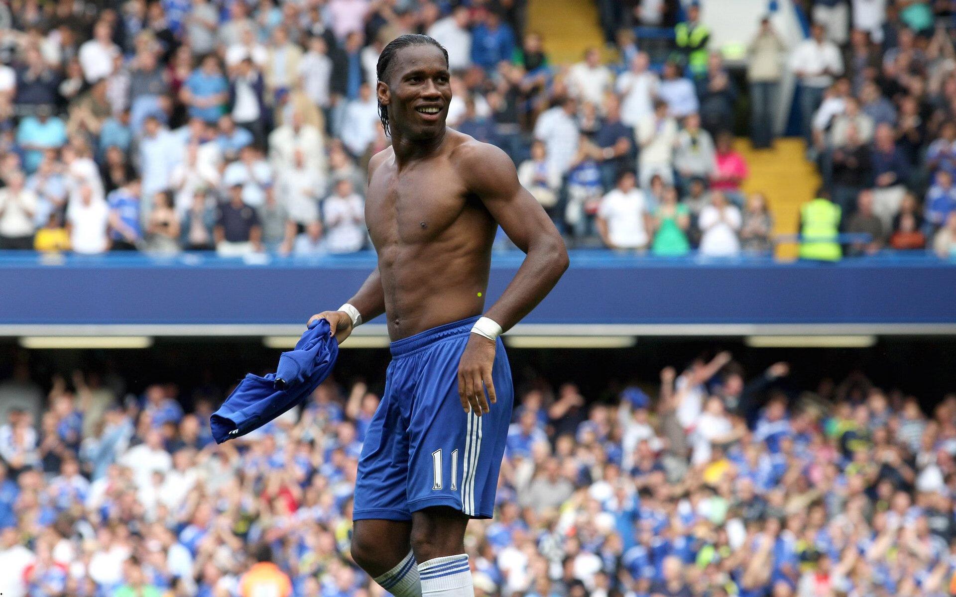 中超联赛，高拉特梅开二度，艾克森传射建功，广州队六球大胜青岛队